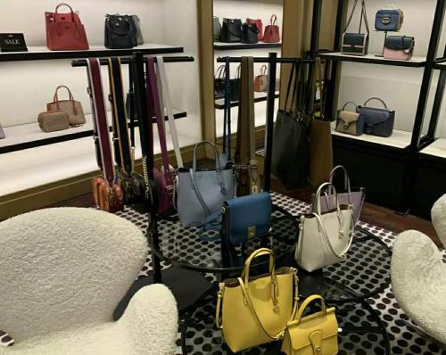 澳门哪家酒店附近购物最方便,澳门银河和威尼斯哪个购物好