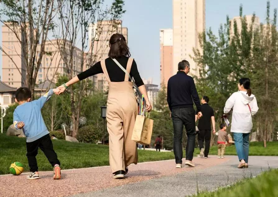 唐城墙遗址公园9区美景视频,西安电子正街的唐城墙遗址公园