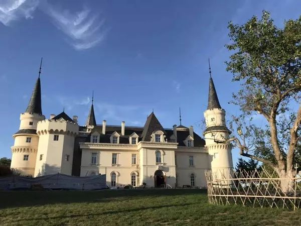 泡温泉玩水上滑梯,北京可以泡温泉又可以玩水上滑梯