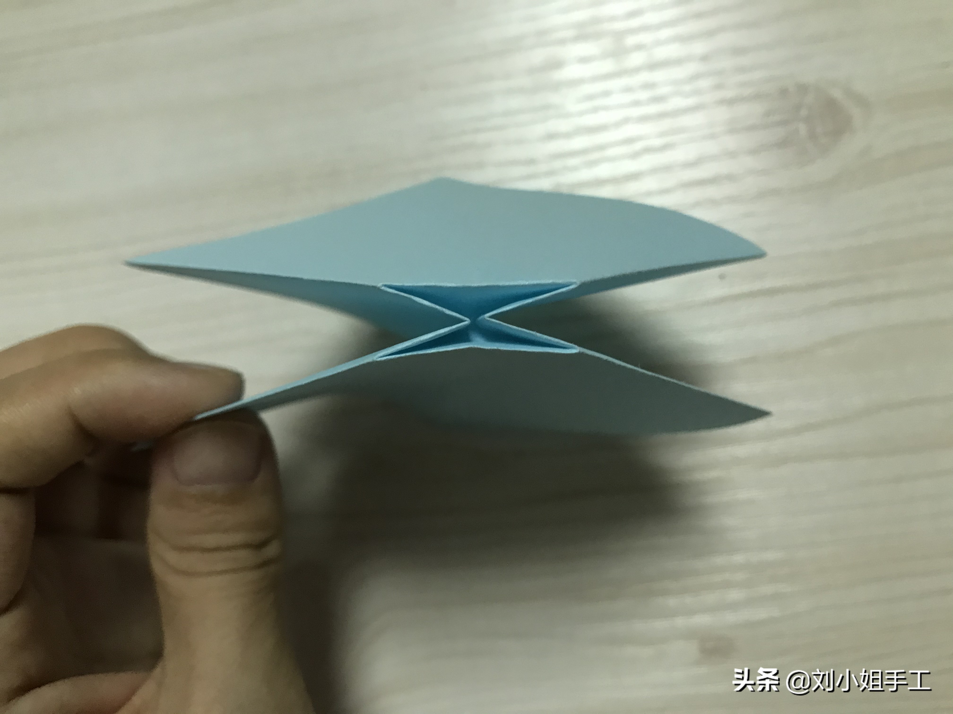 礼物盒包装上的蝴蝶结系法,礼物包装教程丝带蝴蝶结