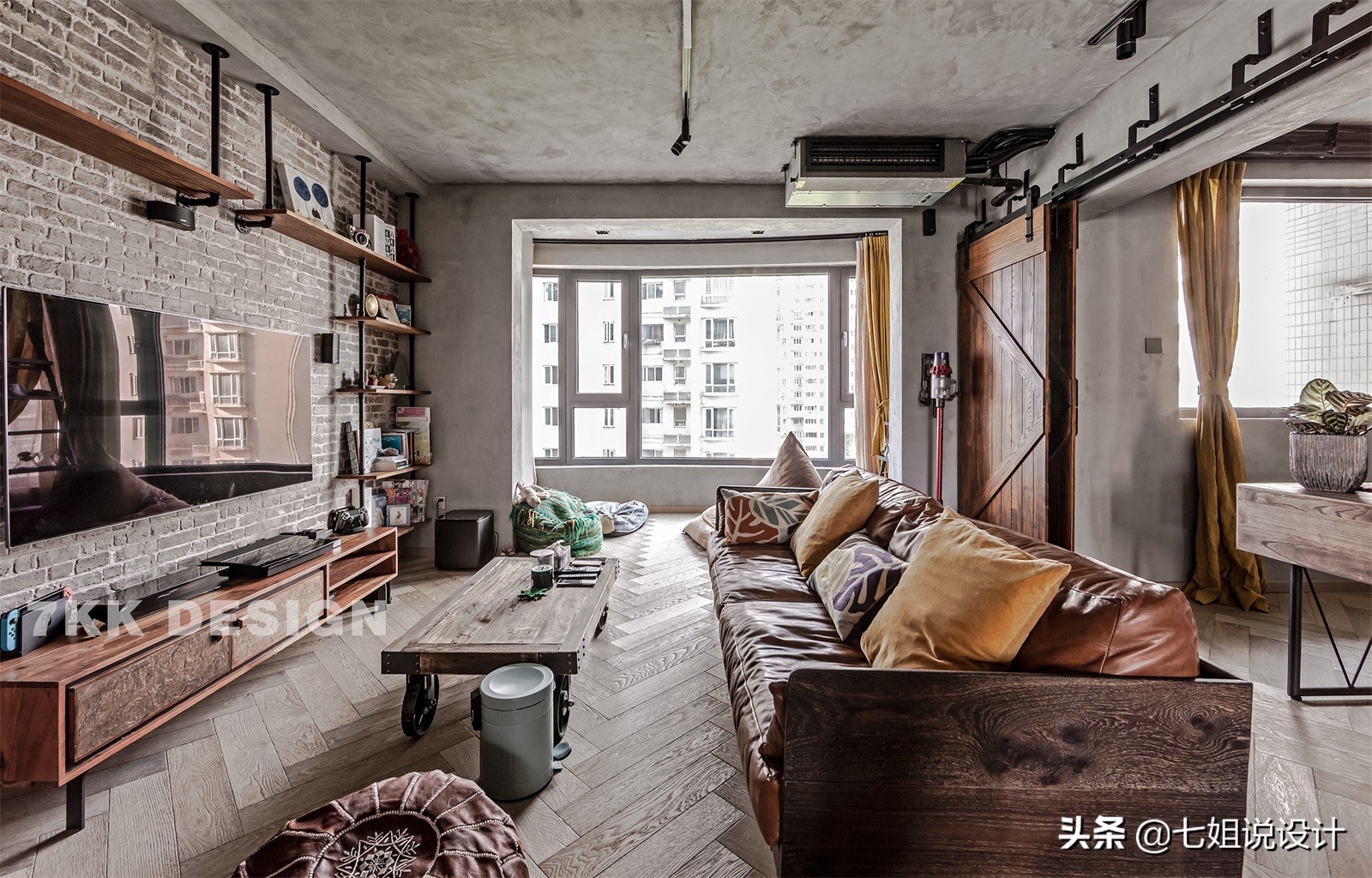 新梅共和城100m²工业风：大胆裸装，冷暖碰撞，演绎粗犷文艺之家