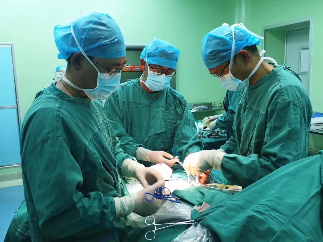 腹腔镜下肝切除适应症,腹腔镜肝左叶血管瘤切除术