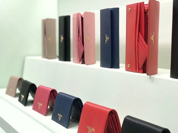 prada香港特卖,prada最新秀