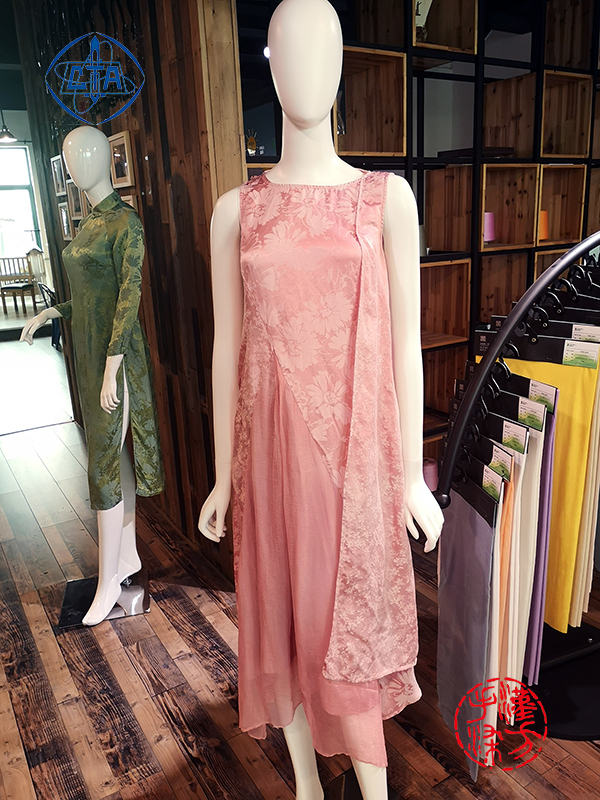 植物染桑蚕丝希赛尔交织缎时装欣赏