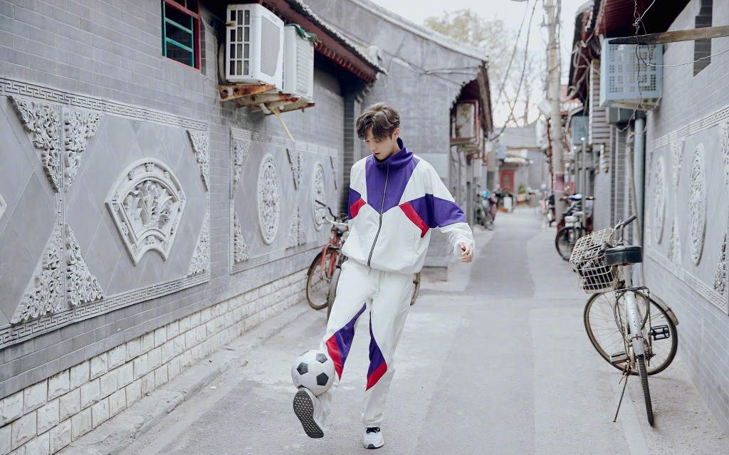 鹿晗穿黑色衣服跳舞的视频,鹿晗穿黑色短袖