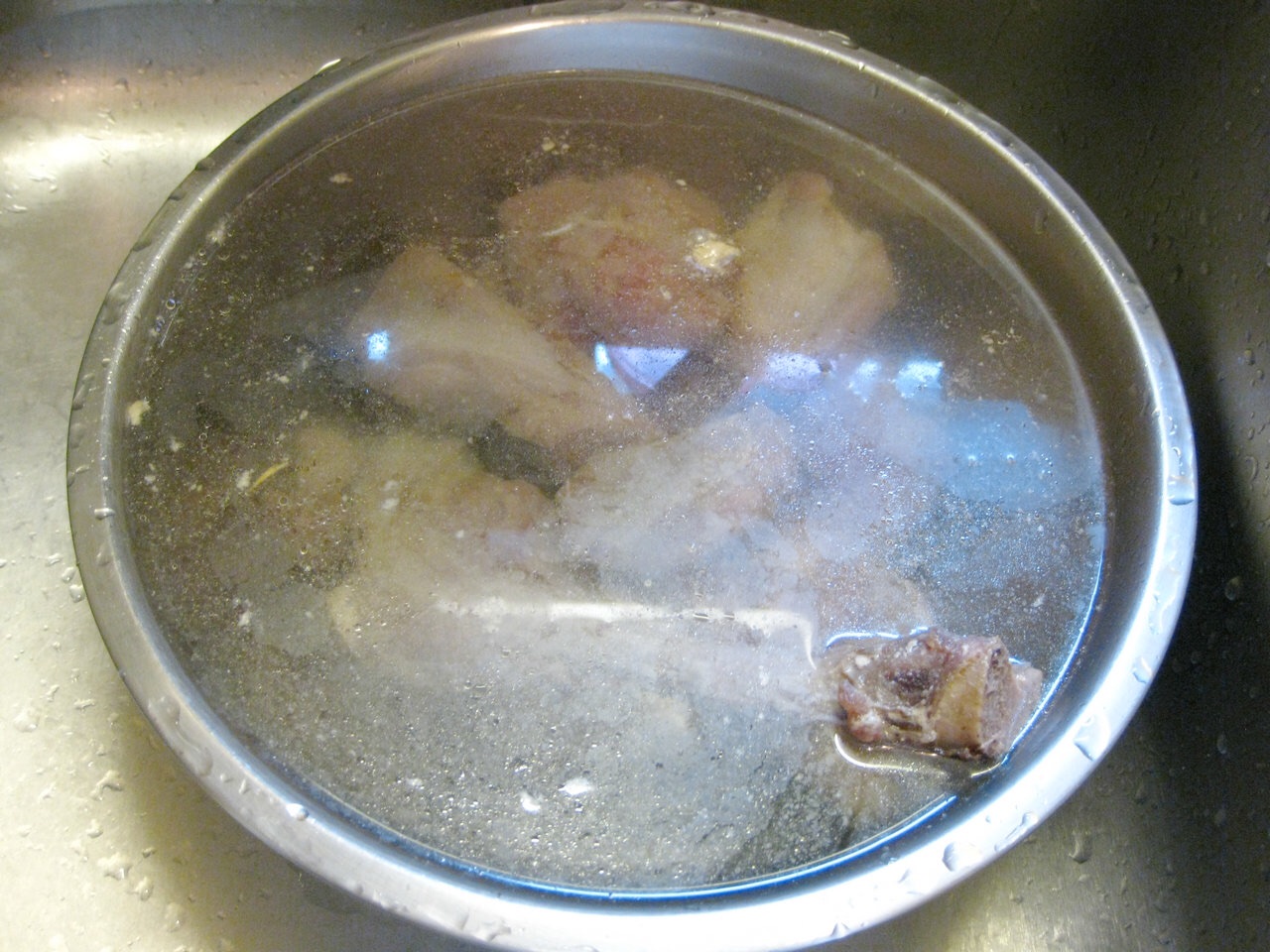 炖羊汤放什么料好喝,炖羊汤怎样汤白没膻味放什么大料