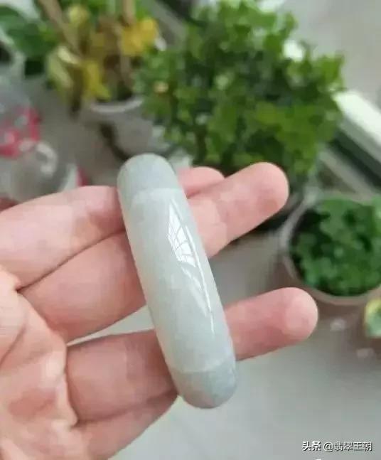 值得入手的玉镯有哪些,怎样才能买到便宜又好的玉镯