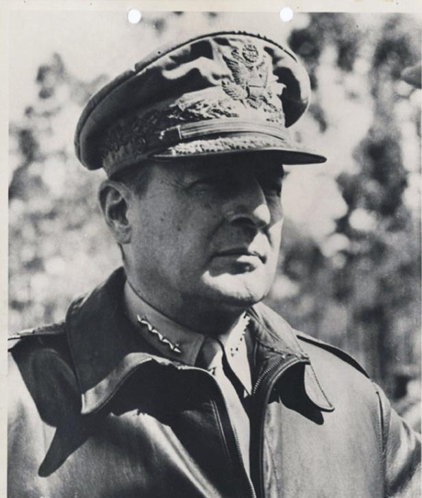 上将邓华有多厉害？完虐麦克阿瑟，彭德怀：不听邓华言吃亏在眼前