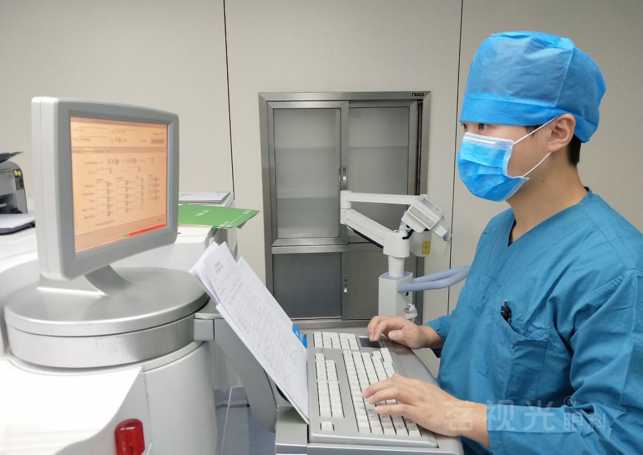 做近视手术是什么体验,近视手术半价体验