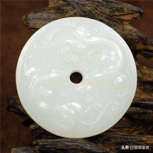 中国人从没停止过对玉的钟爱,为什么中国人几千年都喜欢玉