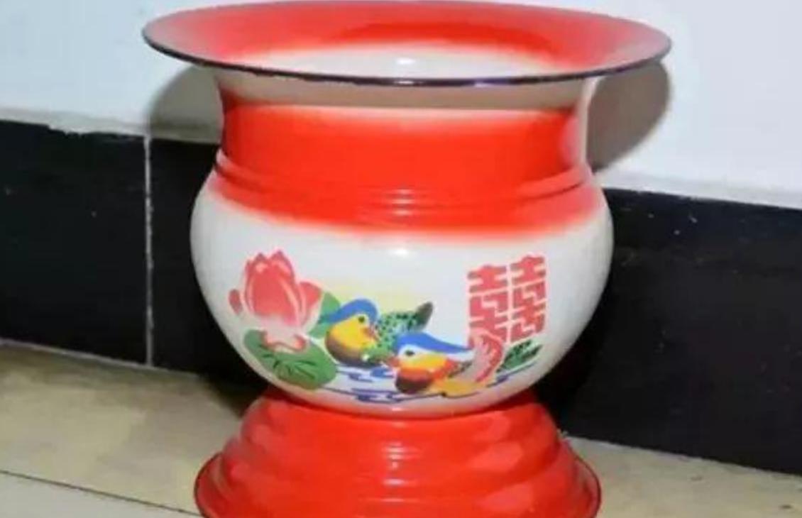 中国搪瓷痰盂在海外卖爆了,中国痰盂在国外销售怎么说