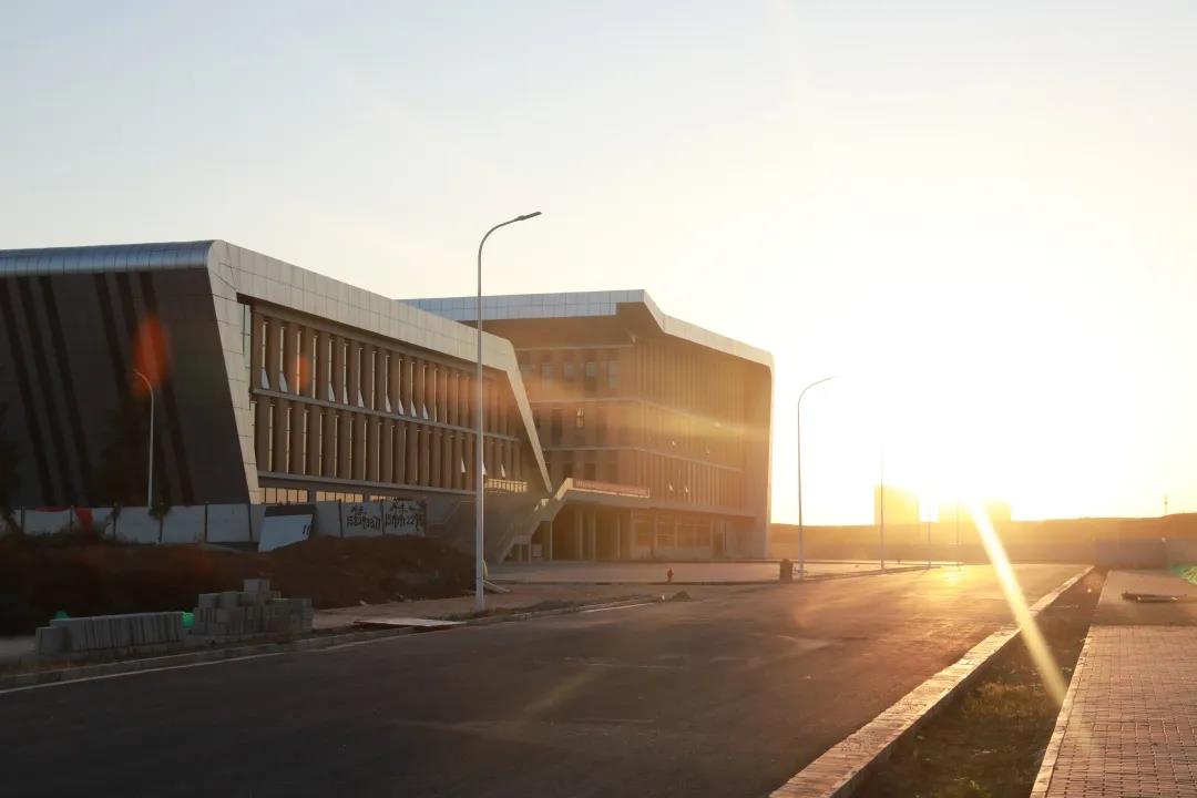 陕西最美大学之一!宿舍空调豪华配置,游泳馆、商业街一应俱全!