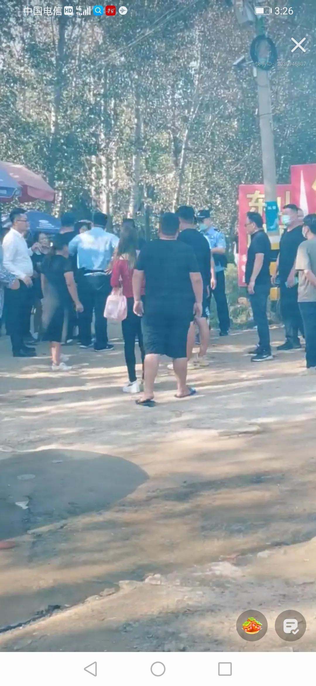 拉面哥拉面嫂一起出来,拉面哥拉面嫂现场