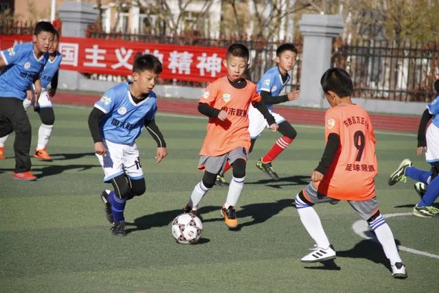 “少年花伞舞，悠扬骏马曲”助威“周末联赛”鄂尔多斯四赛区