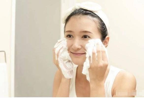 aoeo山茶花洗面奶适合干皮吗,补水淡斑洗面奶哪款好