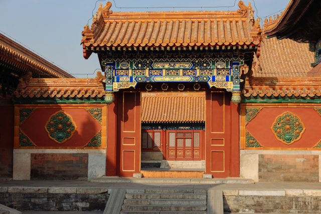 佳能rf70200f2.8和f4哪个好,佳能rf15-35f2.8测评