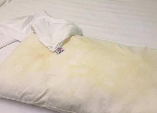 枕芯发霉发黄简单有效的清洗方法,枕芯顽固汗渍发黄怎么洗最有效