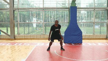 打篮球特别久还是很菜怎么办,打篮球怎么做到正确运球