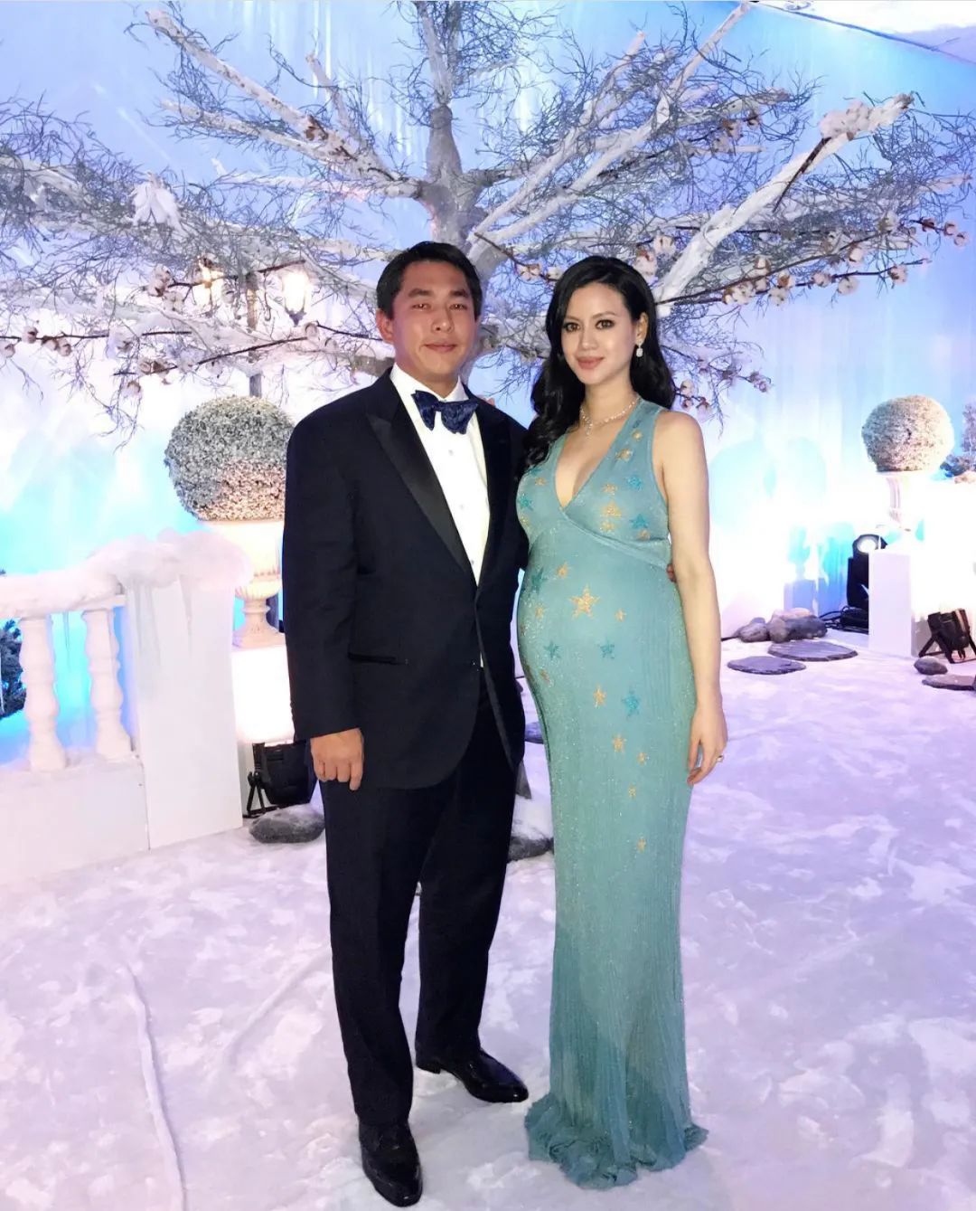 何超盈与何超英很像,何超盈女儿和奚梦瑶