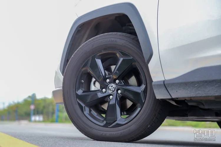 一汽丰田suv荣放rav4哪个颜色好看,家用suv选rav4荣放和crv哪款合适