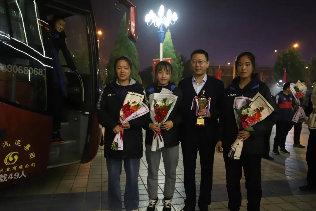 山西孝义中学足球队开幕式,孝义中学足球队全国赛事中夺冠