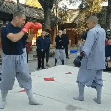 搞笑gif妹子这手速老厉害了,搞笑gif开心一刻不按常理出牌