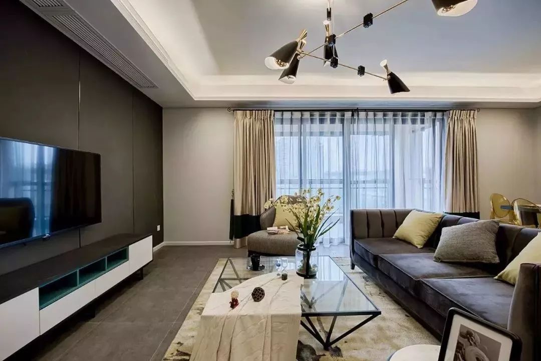 志明与春娇十年：都市男女，有氤氲香烟，暧昧小巷以及港式软装