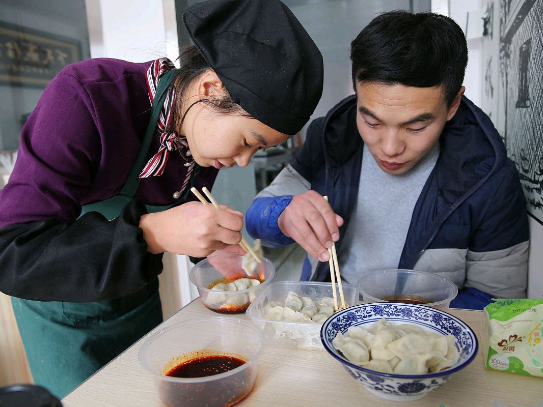 饺子冻裂缝了可以蒸么,速冻饺子破皮怎么处理