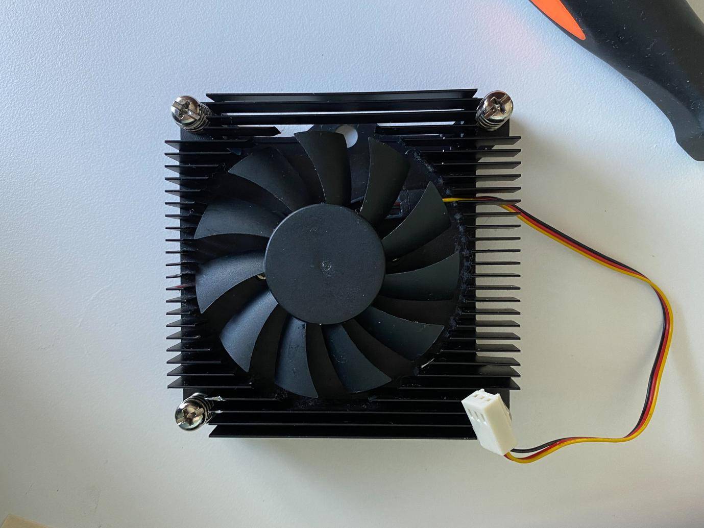 cpu安装在主板上还能拿下来吗,电脑换了主板和cpu需要重装系统吗