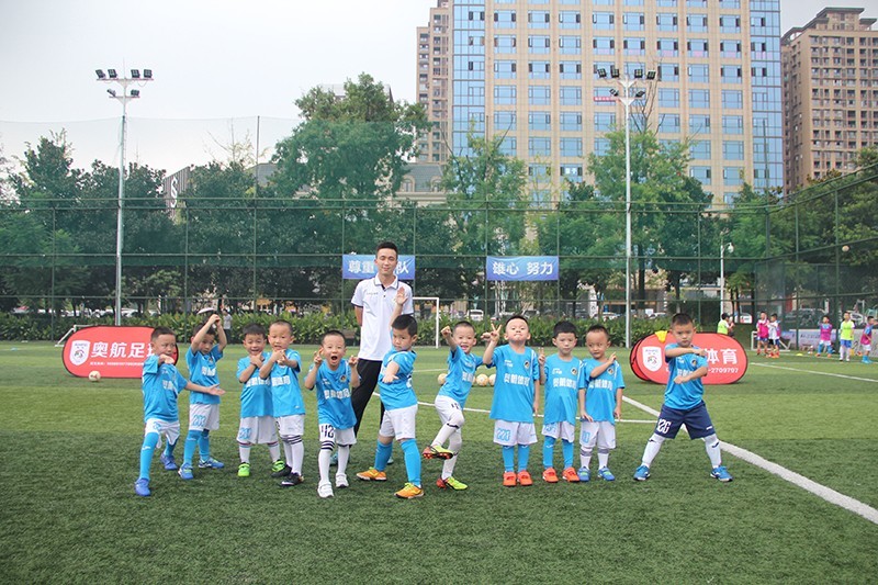 快乐足球启蒙教育,足球启蒙班快乐训练