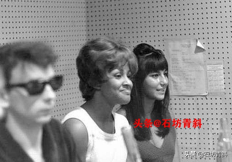 身边围绕无数小鲜肉，奇装异服的始祖，看她如何72变