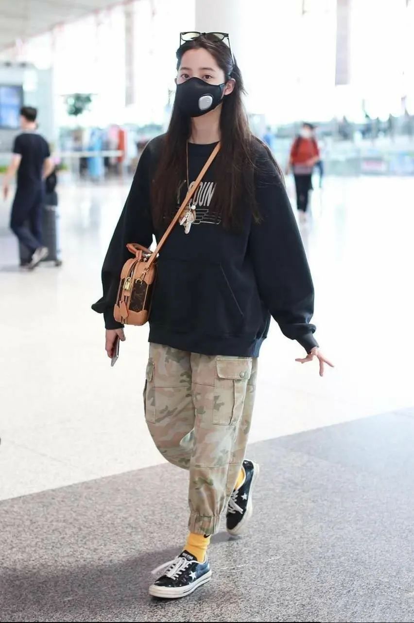 微胖怎么穿上衣配工装裤,160120斤微胖女生穿搭工装裤卫衣