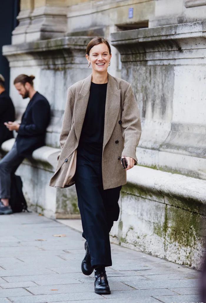 懂得时尚的女人才是完美的女人,有态度有城府的女人