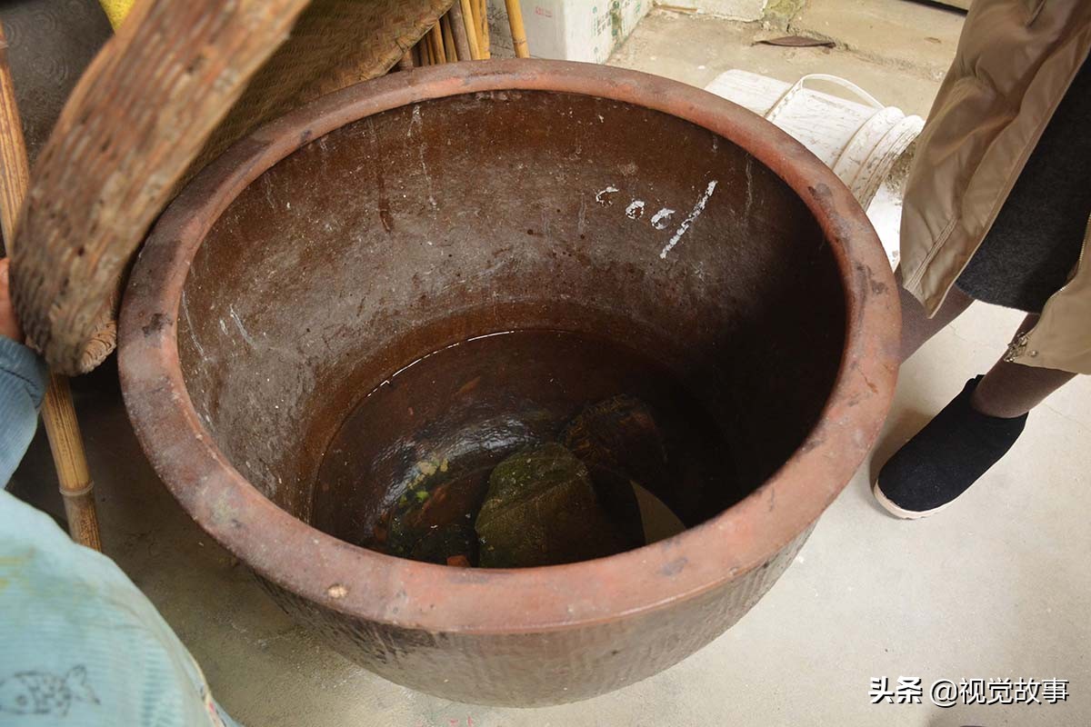 村民挖水井,村民挖井挖到泉眼