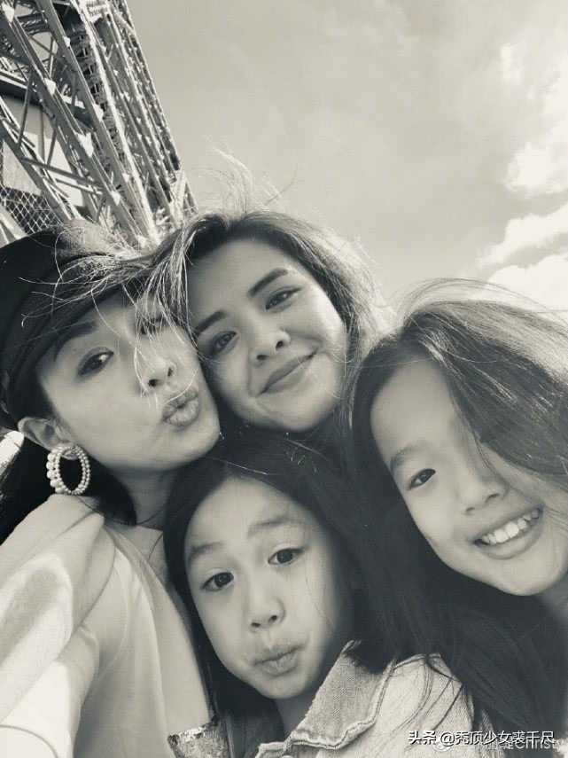 钟丽缇和张伦硕亲密照,钟丽缇一家照相