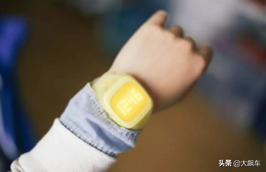 孩子被锁车内自救动画片,孩子锁车内如何自救