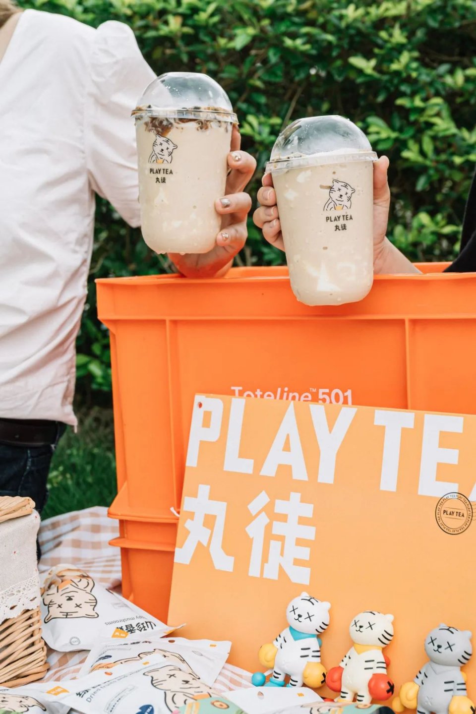 椰椰奶冻茶，会抖臀！1秒卖出1000+杯，有人开货拉拉来买…