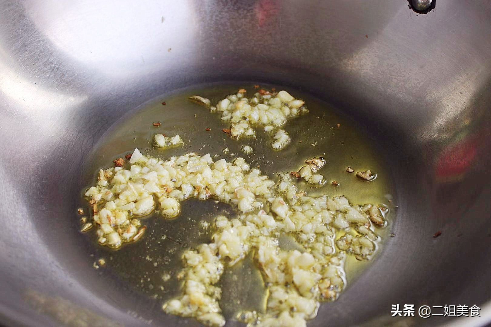 做虾丸超级简单而且营养又好吃,家中常备不加粉的虾丸才是真虾丸