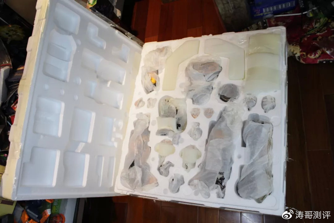 开箱价值1万的新年礼物,10000元以上的大黄蜂模型