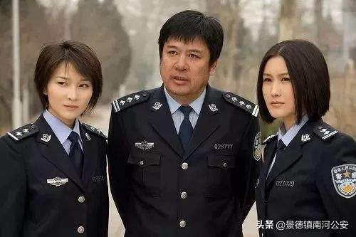 珍贵实拍70年代,一张图看警服的变迁