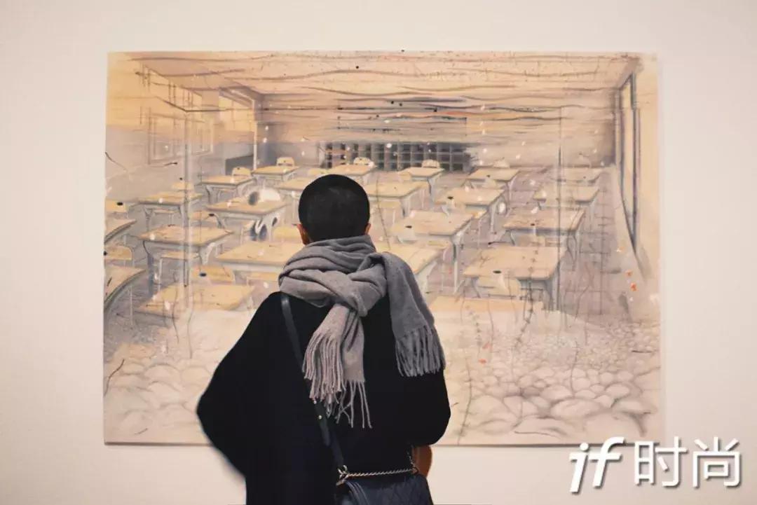 适合羽绒服显脸小围巾的系法,怎么给女生系围巾不会显脸小