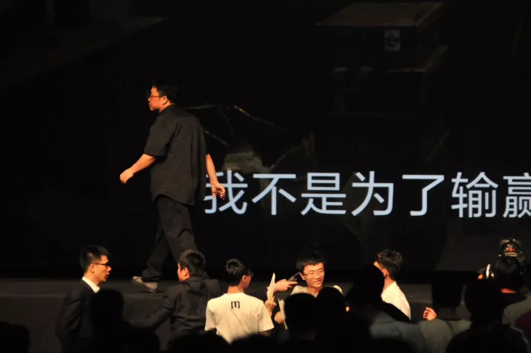 你觉得*子烟电**很酷，*子烟电**公司却把你当白老鼠