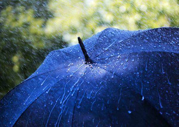 旧雨伞不要扔这样改造更实用,雨伞坏了不要扔简单几步变废为宝