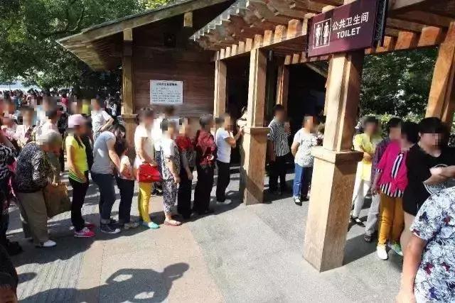 外国的公厕女厕所排队吗,女厕所为什么永远在排队