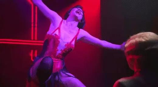 她被迫签下悔婚协议书,她迫于压力结婚当天签下离婚协议