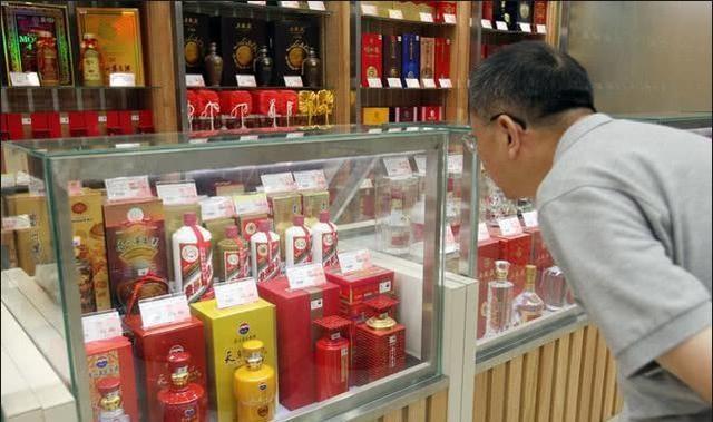 街边回收老酒怎么挣钱的,地摊回收老酒卖到哪里去了