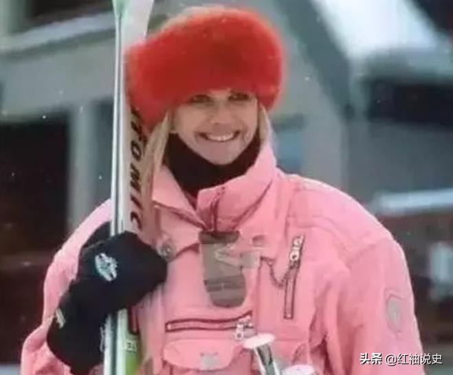 特朗普原配少女照惊艳！连生3子仍光彩照人，颜值碾压梅拉尼娅