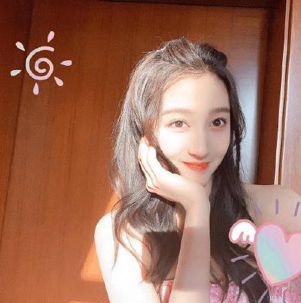 关晓彤的签名值钱吗,关晓彤签名笔