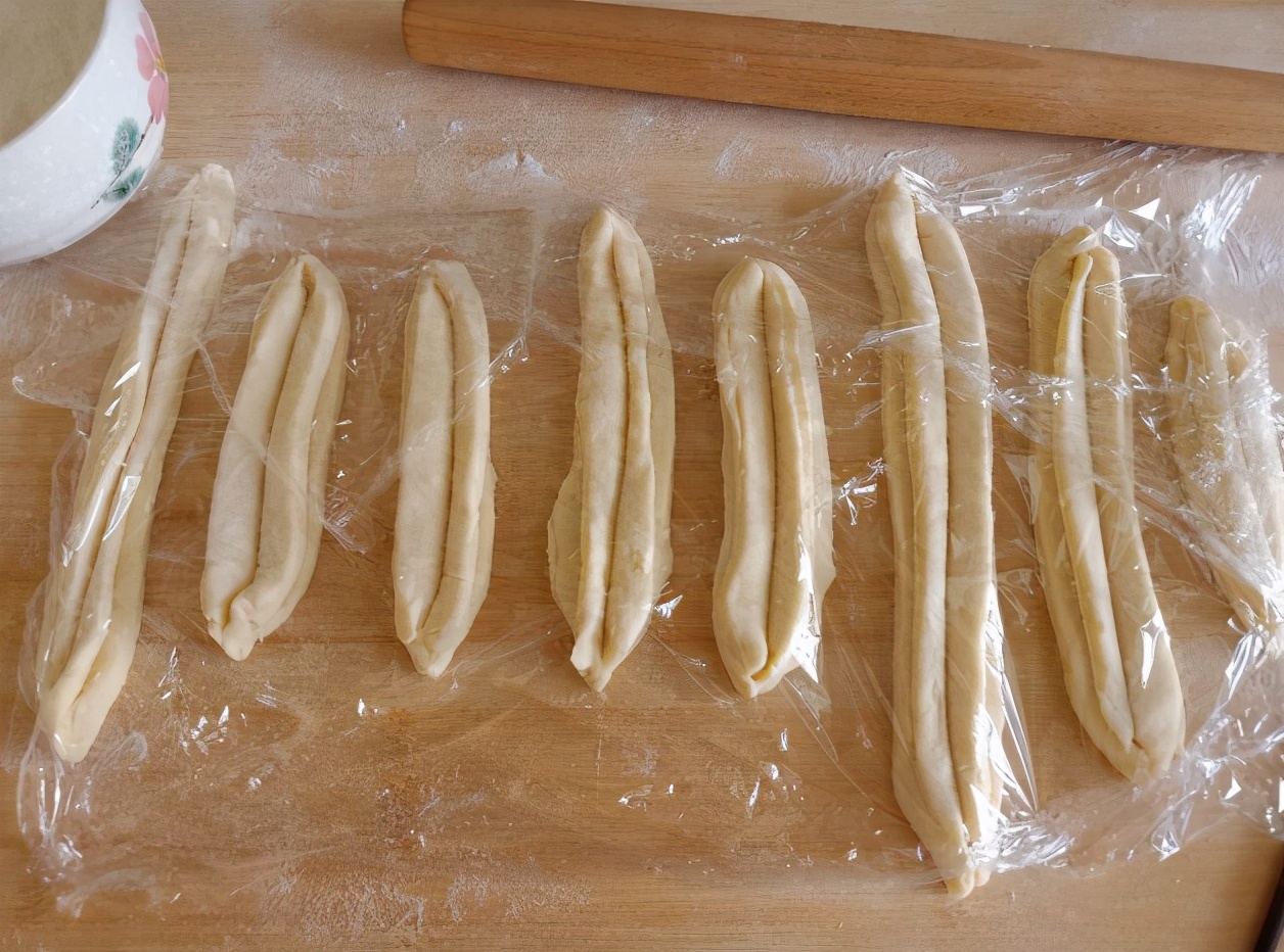 如何用泡打粉炸油条又脆又蓬松,炸油条的新方法不用酵母和泡打粉