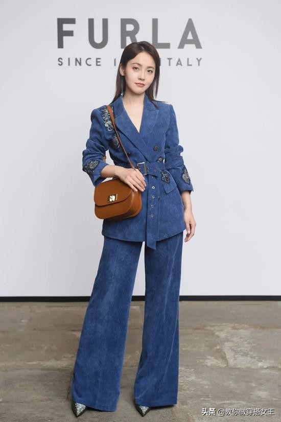 今年最火的喇叭裤窄版阔腿牛仔裤,今年最火的裤子显瘦喇叭裤